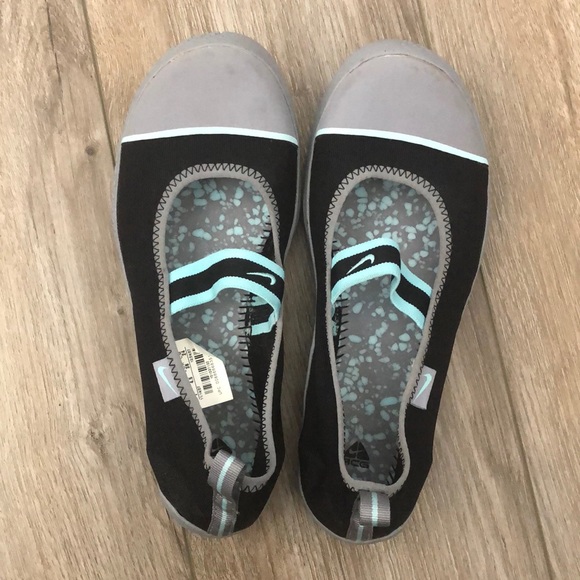 Nike ACG Water Shoes (size 7) - Picture 1 of 3
